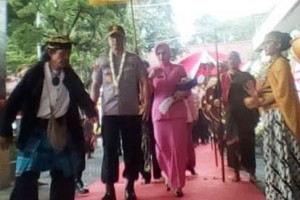 Prosesi penyambutan Kapolres baru Kuningan, AKBP Lukman Safry.